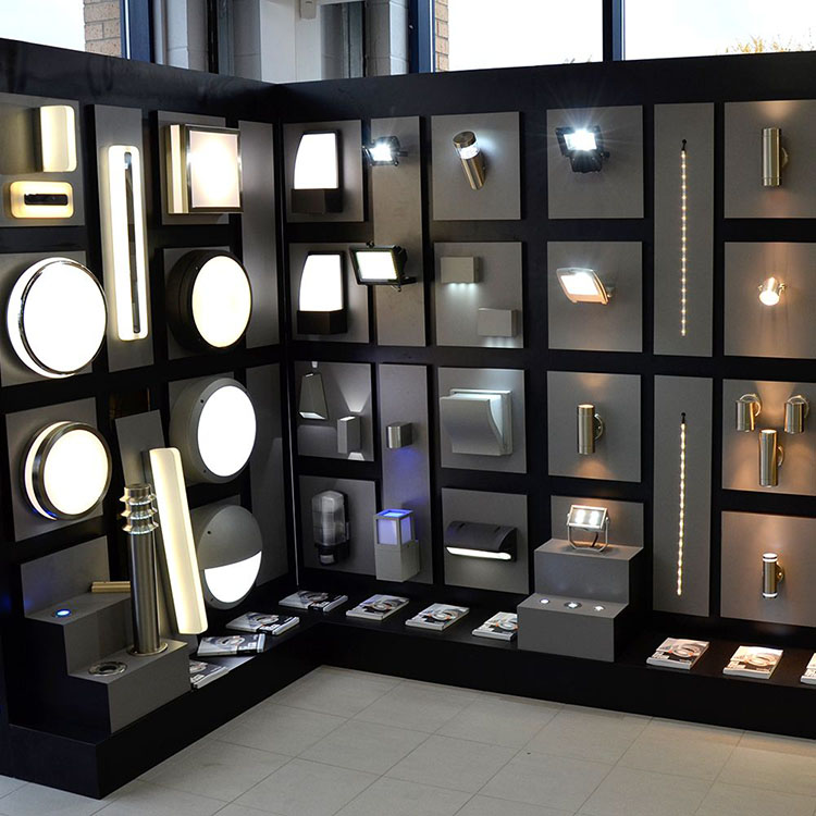 design nội thất showroom đèn trang trí đẹp chắc chắn sẽ thu hút được ánh nhìn của khách hàng